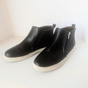 Steve Madden Black Leather Flocked pattern with white sole zipper boots